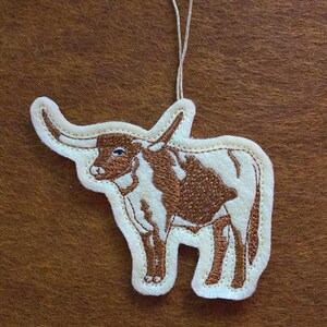 Texas Longhorn Steer Ornament Embroidered on Cream Felt with Brown Thread. Cattle Rancher Gift. afbeelding 2