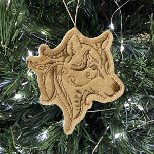 Wolf Head Ornament with Artistic Swirls Embroidered on Champagne Felt with Medium Brown Thread. Wild Wolf Christmas Gift Tag.