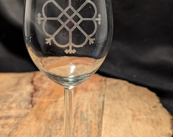 Copas de vino grabadas a mano con símbolos letones - Saulite