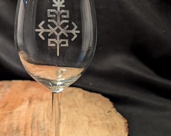 Copas de vino grabadas a mano con símbolos letones - Austras koks