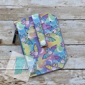 Pocket Pal, billetera de murciélago, murciélago pastel, billetera para mujer, billetera con cierre, billetera pequeña, regreso a clases, regalo de cumpleaños para mejor amiga, Halloween