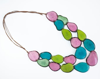 Ensemble de colliers Tagua Beaded de déclaration rose, vert et turquoise avec des boucles d’oreilles-Eco Friendly et un ensemble-cadeau artisanal caractéristique de bijoux durables