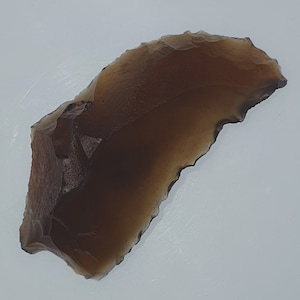 Primal ancient, rare collector grade quality Mousterian Artifact. Levallois core chert knapping scraper from the Paleolithic Neanderthals