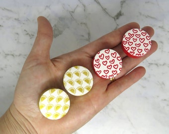 Pack of 4 polymer clay fridge magnets.  Joy and love, gold red magnets.  Painted fridge magnets. Gift for teachers. Whiteboard accessories.