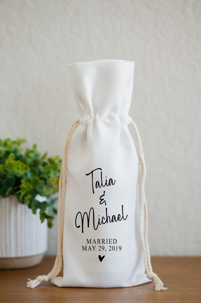 Portabolsas de vino personalizado, bolsa de mano personalizada para botellas, regalo para parejas, aniversario de bodas o compromiso, regalo para celebrar fiestas familiares. Style 2 -slimmer fit