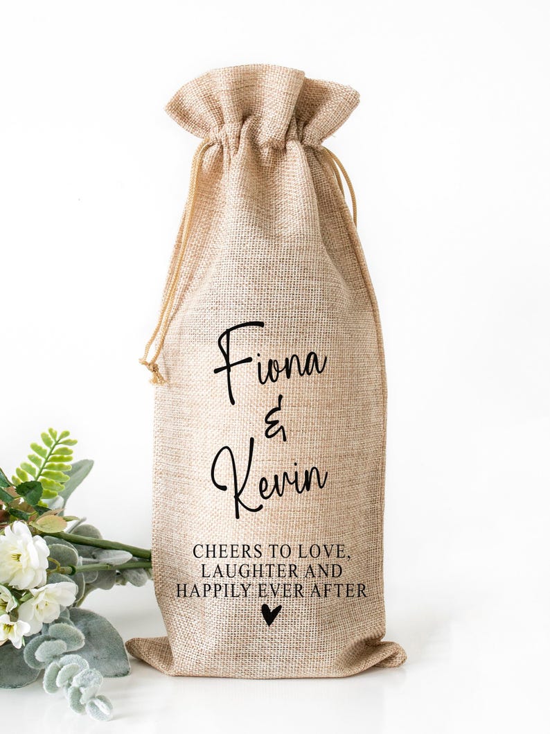 Portabolsas de vino personalizado, bolsa de mano personalizada para botellas, regalo para parejas, aniversario de bodas o compromiso, regalo para celebrar fiestas familiares. imagen 14