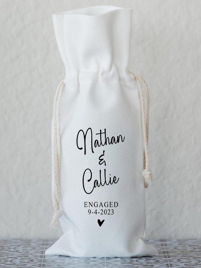 Portabolsas de vino personalizado, bolsa de mano personalizada para botellas, regalo para parejas, aniversario de bodas o compromiso, regalo para celebrar fiestas familiares. imagen 9