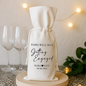 Personalized Wine Bag Holder, Custom Tote Bag for Bottle, Gift for Couples Wedding Engagement afbeelding 2