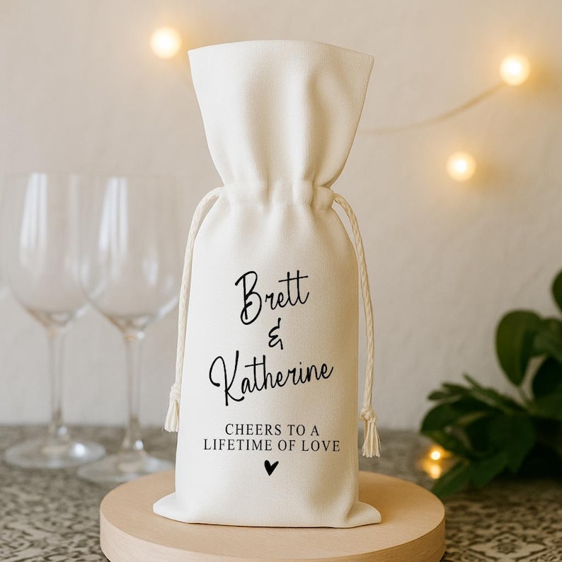 Portabolsas de vino personalizado, bolsa de mano personalizada para botellas, regalo para parejas, aniversario de bodas o compromiso, regalo para celebrar fiestas familiares. imagen 1
