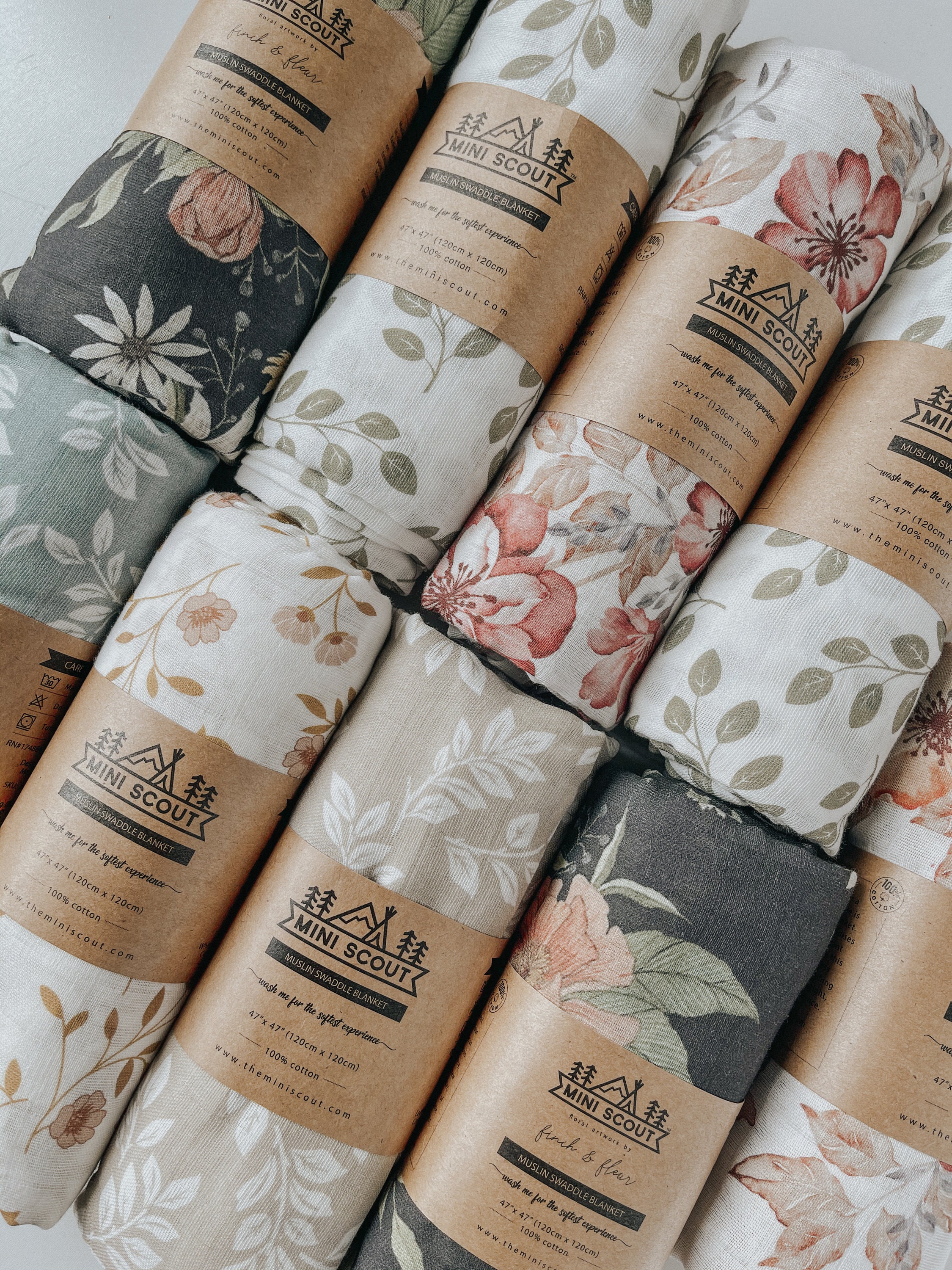 Whimsical and Stylish Muslin Cotton Swaddle for Baby Photography - Soft and Versatile! Adorable Accessories for Baby's First Photoshoot