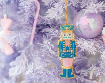クリスマスオーナメント くるみ割り人形、赤と青のビーズ付き - 1個