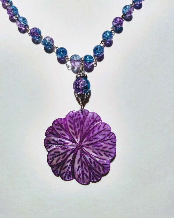 Lavender Mother of Pearl Flower Pendant Jewelry Set, Purple Flower MOP Pendant Necklace, Blue & Purple Crackle Beads Earrings to match