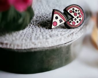 Pendientes no coincidentes de pastel de pizza- Gran regalo para amantes de la comida o de la pizza - Hechos a mano y pintados