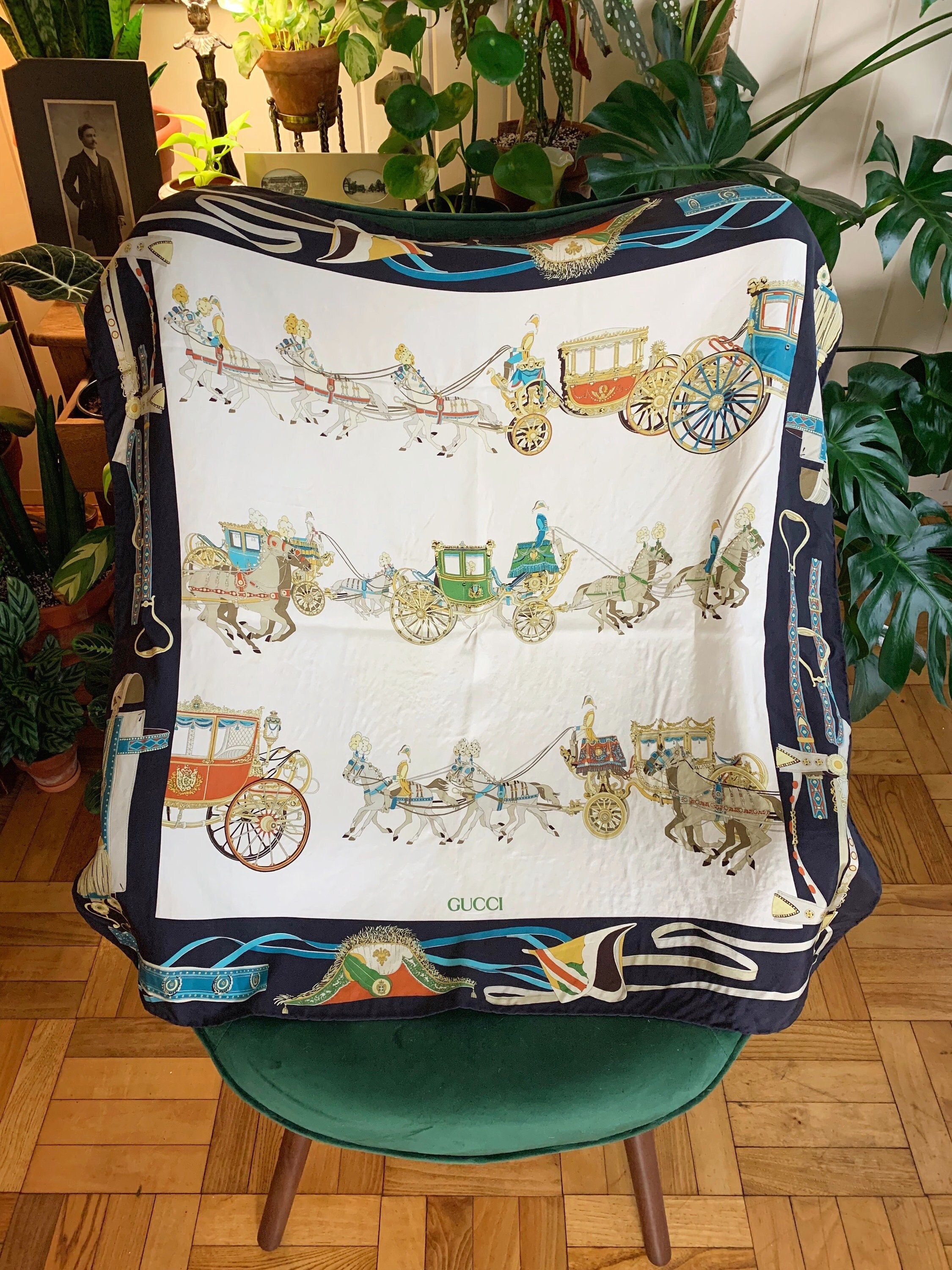 【関税&送料込】Gucci Foulard Gucci Vintage Silk Scarf Horse and Carriage Print - Etsy