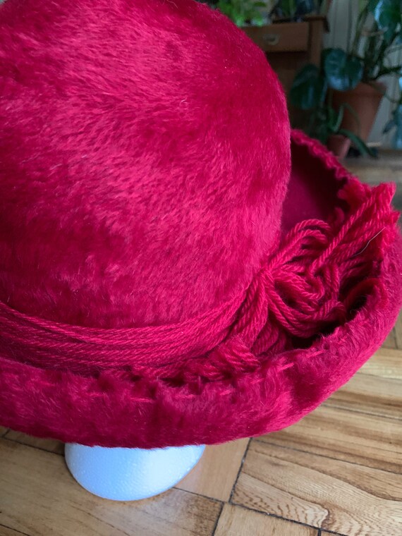 1960s Christian Dior Red Velvet Felt Hat with Fri… - image 5