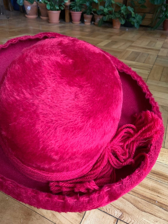 1960s Christian Dior Red Velvet Felt Hat with Fri… - image 6