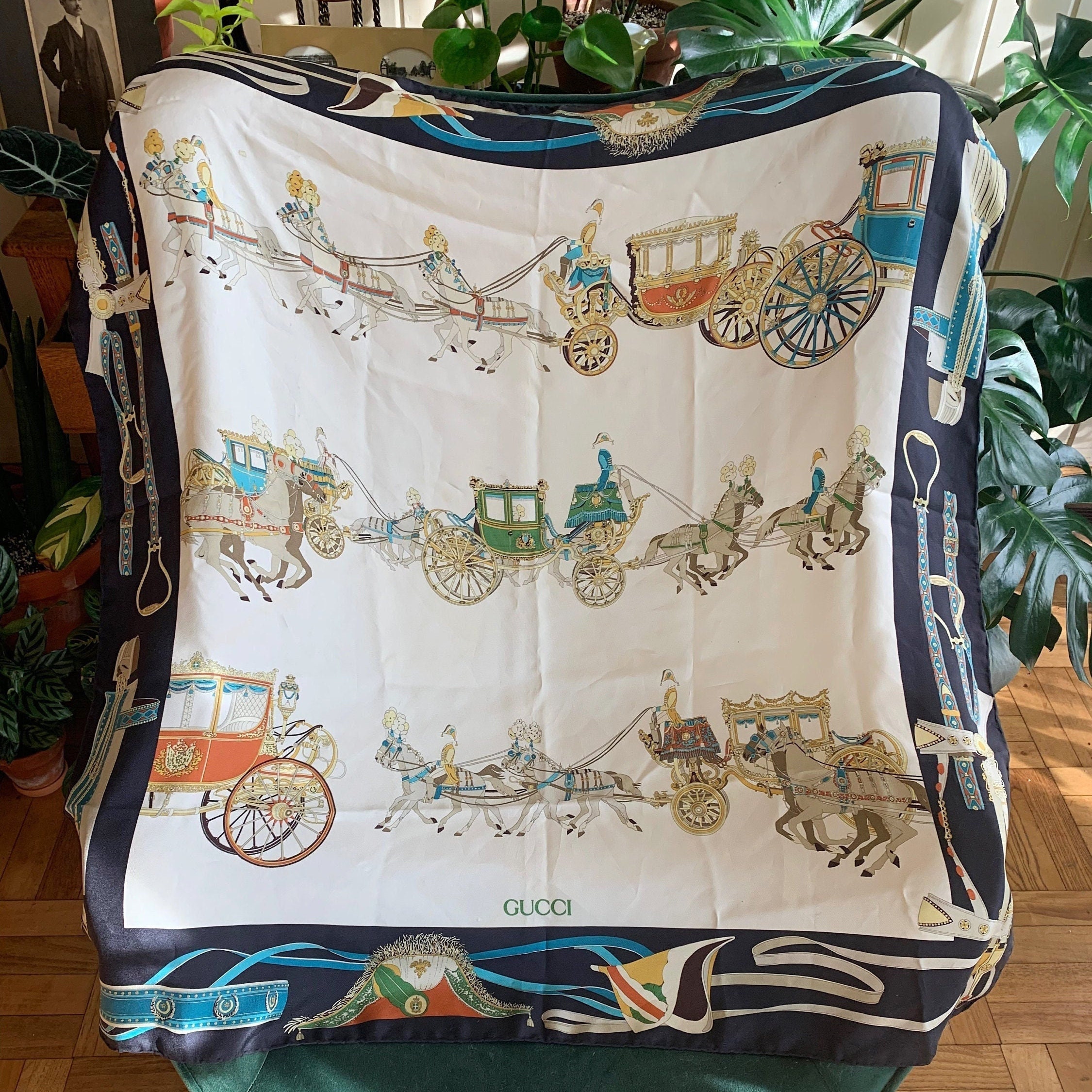 HEUGN SILK SCARF 希少品 美品 HEUGN SILK SCARF 希少品 美品 小物