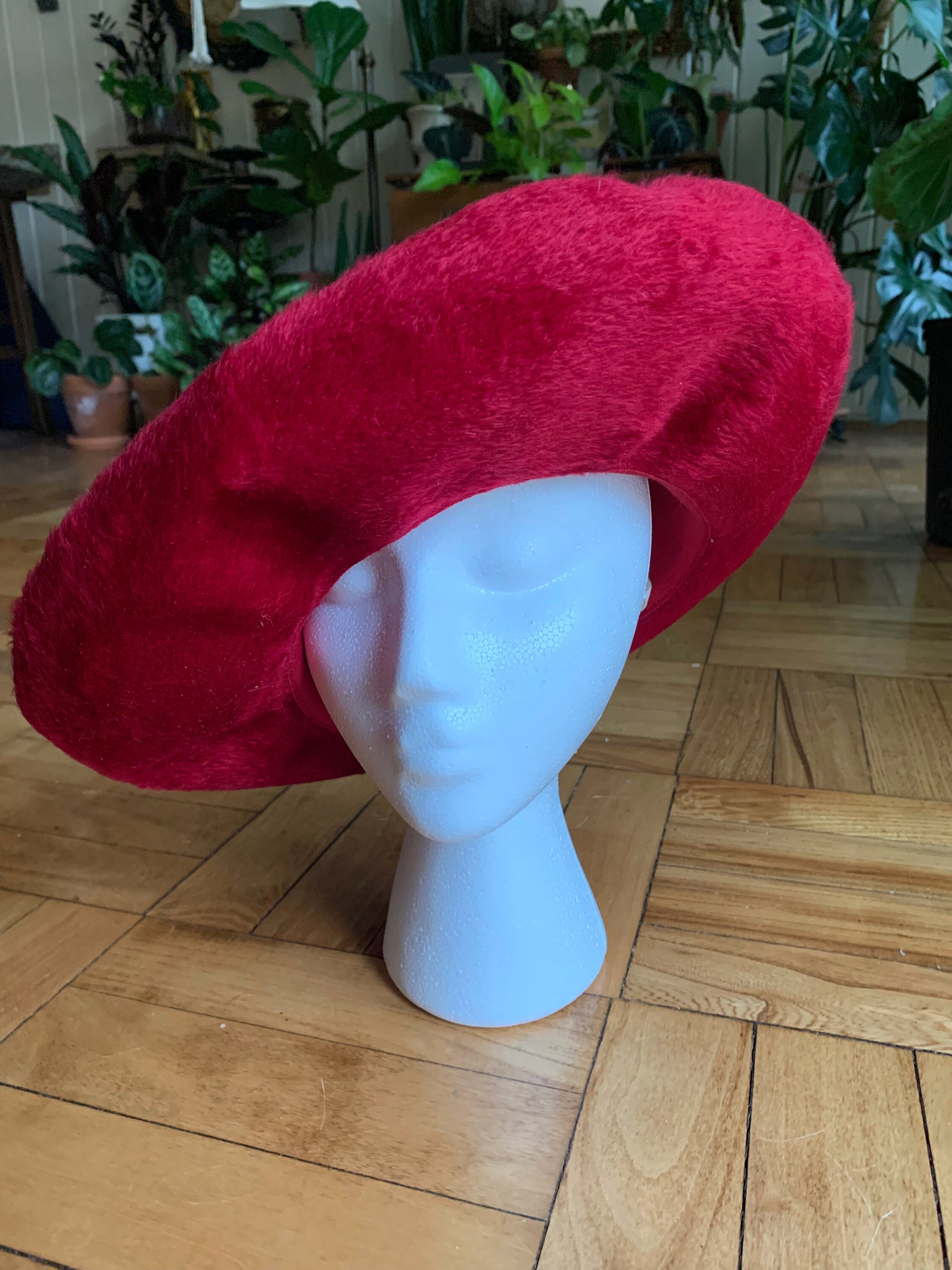 1960s Christian Dior Red Velvet Felt Hat With Fringed Ribbon  display picture 3