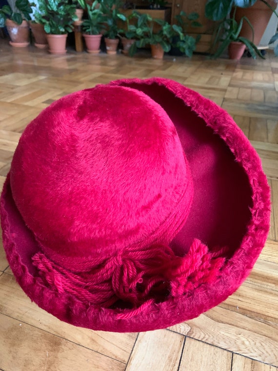 1960s Christian Dior Red Velvet Felt Hat with Fri… - image 4
