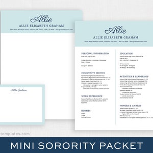 Può includere: Un pacchetto di reclutamento di una confraternita blu e bianco con il testo "Allie Elisabeth Graham" e "Mini Sorority Packet". Il pacchetto include un curriculum vitae, una lettera di presentazione e un elenco di attività e riconoscimenti.