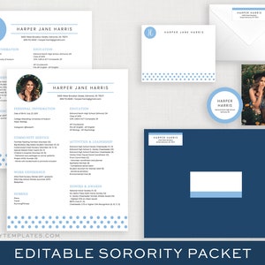 Può includere: Un set di cancelleria con curriculum, blocco note, busta e adesivo. Il design presenta pois blu e il nome "Harper Jane Harris". Il set è progettato come un "Editable Sorority Packet".
