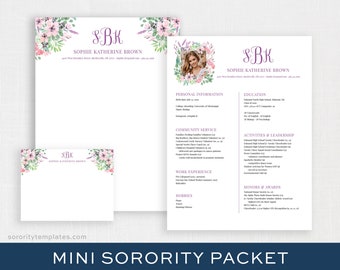 Może przedstawiać: Pakiet rekrutacyjny do sororities z kwiatowym wzorem. Pakiet zawiera szablon CV, szablon papieru firmowego i szablon wizytówki. Pakiet został zaprojektowany, aby pomóc kandydatom do sororities w stworzeniu profesjonalnej i dopracowanej prezentacji.