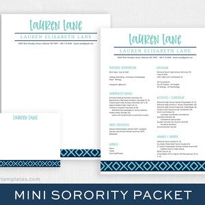Può includere: Un mini pacchetto di cancelleria per confraternite con carta intestata, curriculum vitae e biglietto. La cancelleria ha uno sfondo bianco con testo turchese e un bordo geometrico blu navy. La carta intestata e il curriculum includono il nome "Lauren Lane".