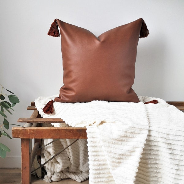 COLLECTION BOHO - Tout Cuirette Cognac | Housse de coussin carrée 18''X18'', rembourrure en polyester ou en duvet, fait main