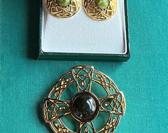 Vintage Celtic Connemara Jewelry Set: Dark Stone Brooch, Lighter Stone Clip Earrings