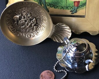 Vintage Tea Gifts: Brass Caddy Spoon With Ornate Scene Shell Shaped Handle Hong Kong Steel Mini Teapot tea Infuser/Strainer Silver