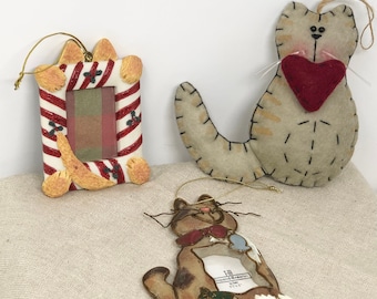 Vintage Cat Christmas Ornament Pair: Handmade Felt & Resin Frame
