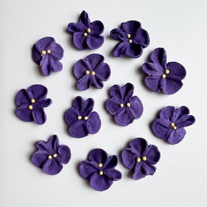 Small Royal Icing Violets: Edible Cake Decorations (12 Pieces)