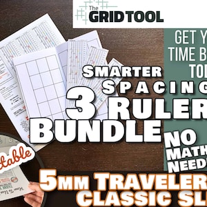 Peut inclure: Un lot de 3 règles imprimables pour un espacement plus intelligent. Le lot comprend une règle Travelers/Classic Slim de 5 mm. Le texte sur l'image est le suivant : "The #GRIDTOOL Get Your Time Back Today! Smarter Spacing 3 Ruler Bundle No Math Needed! 5mm Travelers/Classic Slim Printable".