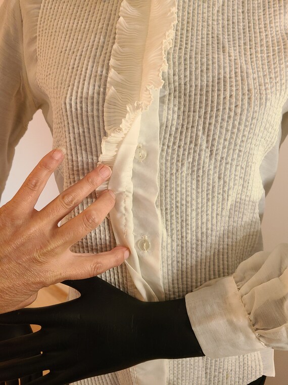 White vintage ruffled tuxedo blouse - image 9