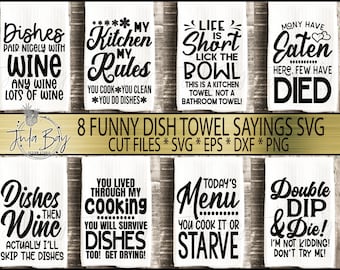 Op de afbeelding: Een digitale collectie van acht witte theedoekontwerpen met zwarte typografie en humoristische zinnen zoals Dishes pair nicely with wine, My kitchen my rules, Life is short lick the bowl en Double dip and die, aangeboden als SVG-bestanden.