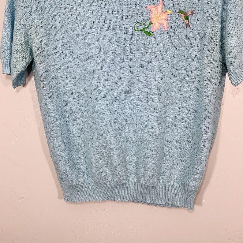 Vintage 90/'s Blue Floral Hummingbird Embroidered Short Sleeve Knit Top