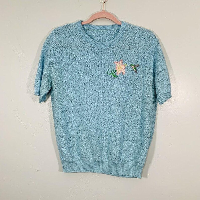 Vintage 90/'s Blue Floral Hummingbird Embroidered Short Sleeve Knit Top