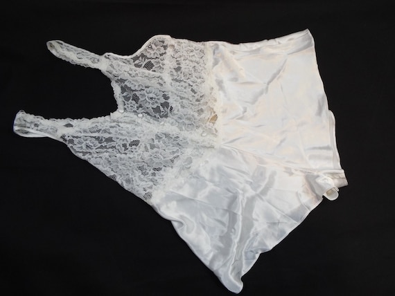 Vintage 90s Victoria Secret Gold Tag White Lace O… - image 1