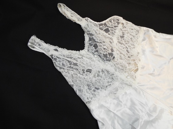 Vintage 90s Victoria Secret Gold Tag White Lace O… - image 2