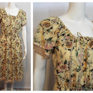 1970s FOXY LADY Präriekleid - Wildblumenmuster, Spitzenborte, Größe 7/8