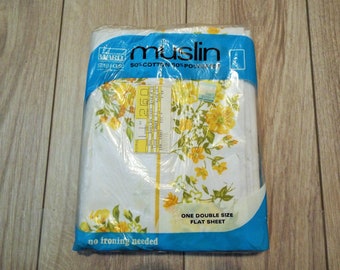 Sábana plana matrimonial vintage Montgomery Ward – Estilo percal – Estampado floral amarillo claro