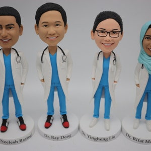 Bobbleheads custom, doctor bobbleheads,team gifts,cake topper for party,doctor graduation gift,gift for doctor,need over four persons
