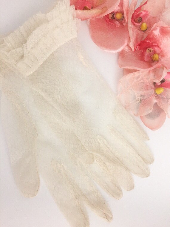 1950s lace gloves