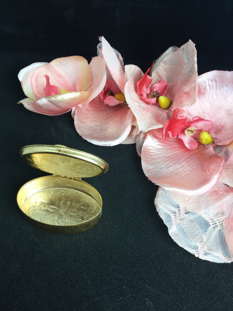 Vintage pill box trinket box porcelain flowers gold 1970 1980