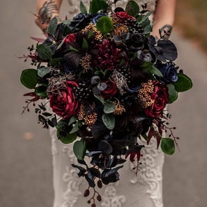 Bouquet bordeaux blu navy nero oro, bouquet da sposa gotico, bouquet moody
