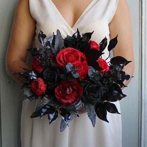 Red black wedding bouquet, Gothic wedding bouquet, Halloween wedding flowers