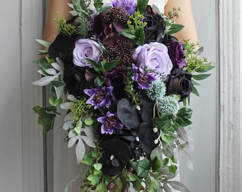 深緑黒紫のウェディングブーケ、カスケーディングブーケ、ムーディな