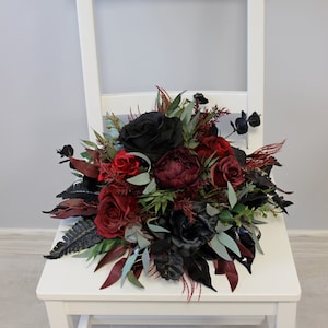 Burgundy black green table centerpiece, Gothic wedding decor, Halloween wedding table arrangement