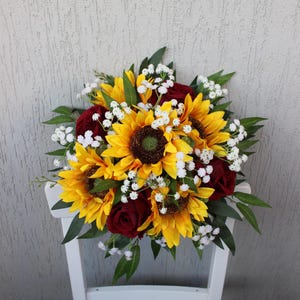 Sonnenblumenstrauß Burgunder, Baby Atemstrauß, tiefroter gelber weißer Hochzeitsstrauß