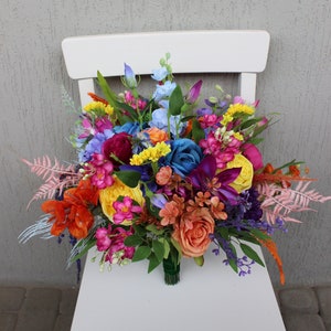 Bunter Brautstrauß, Regenbogenstrauß, Hochzeitsblumen, Hochzeit-Blumenschmuck, bunter Hochzeitsstrauß, Seidenblumenstrauß